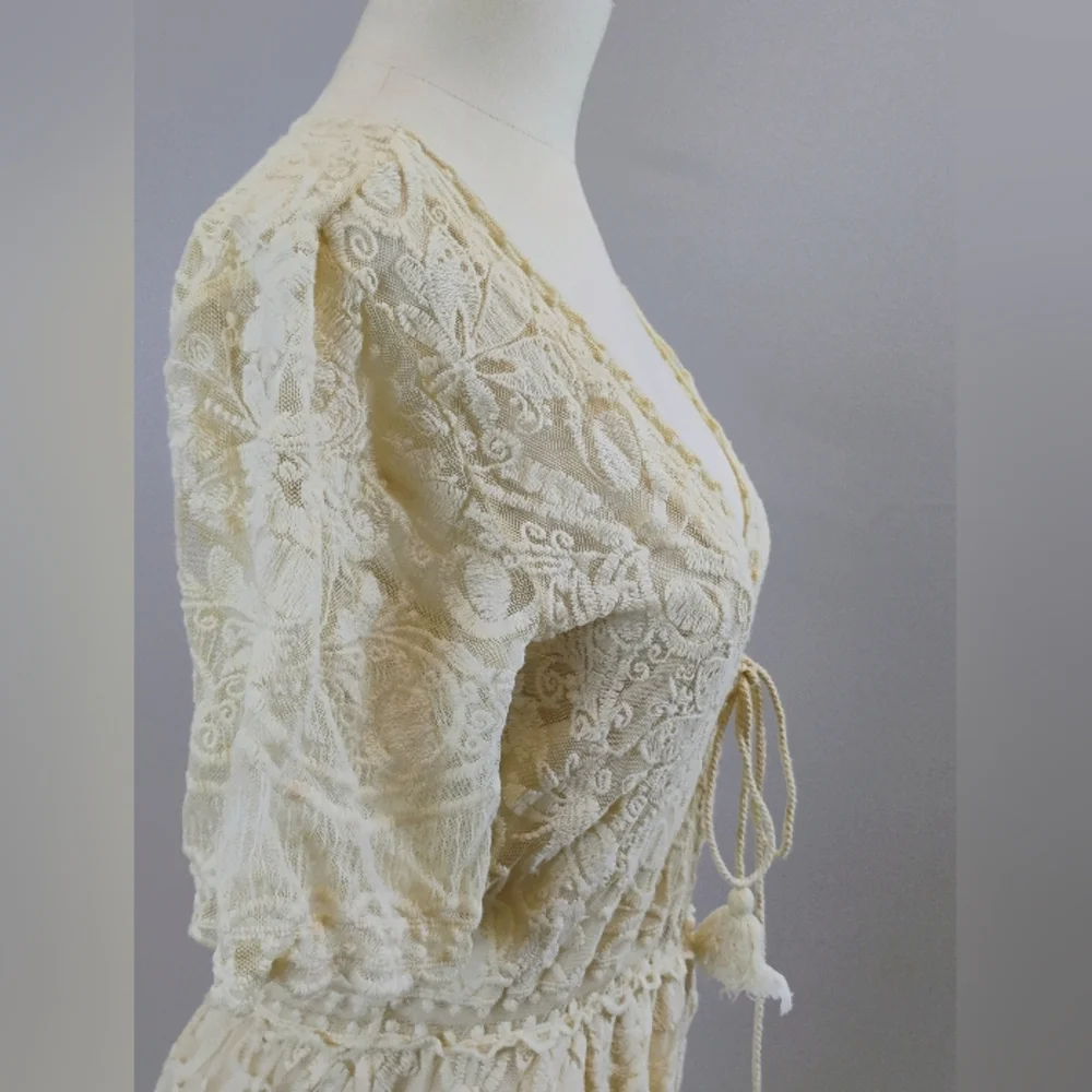 Source Unknown Cream Lace Romper